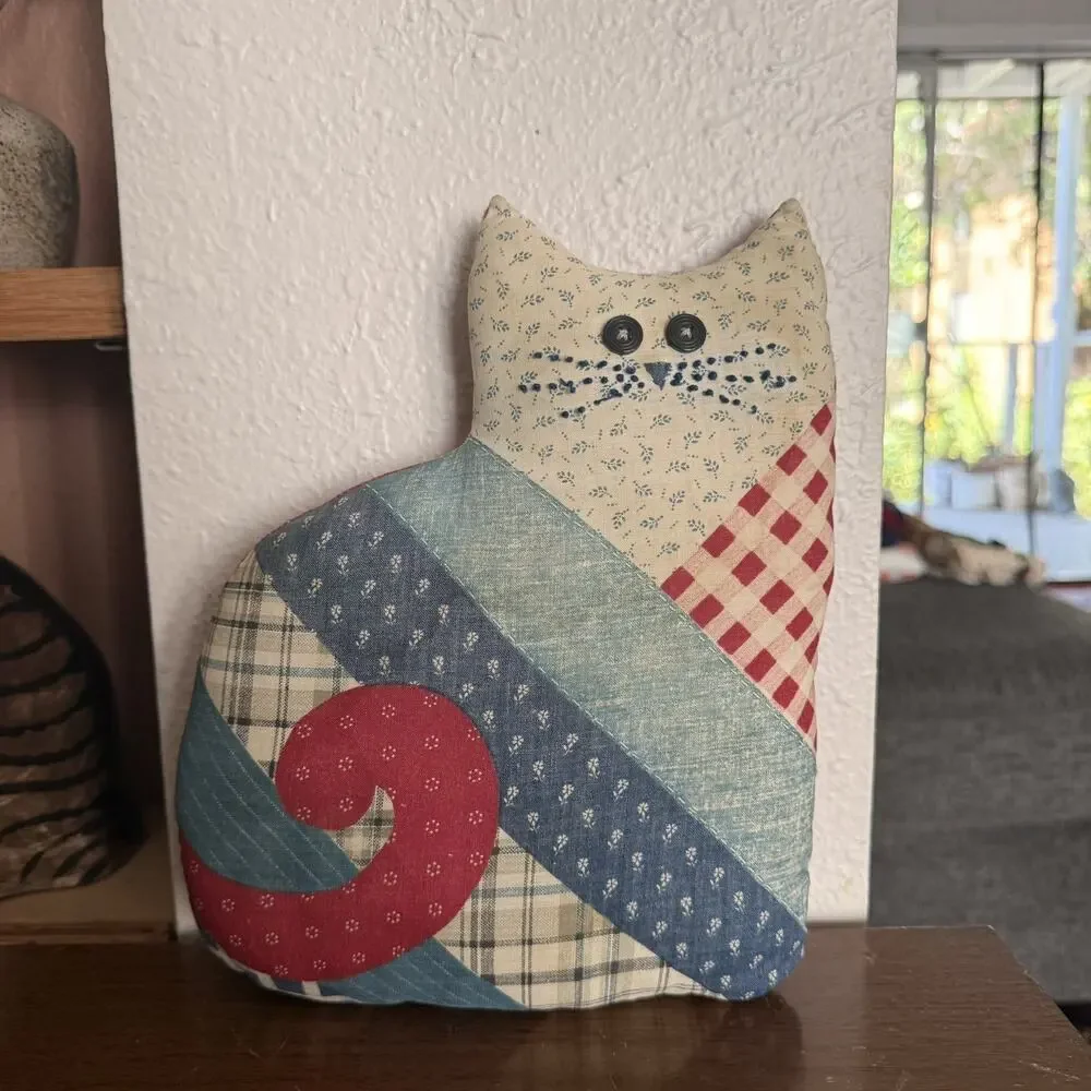 Vintage Country Primitive Patchwork Fabric Cat Pillow Button Eyes Doorstop 9in